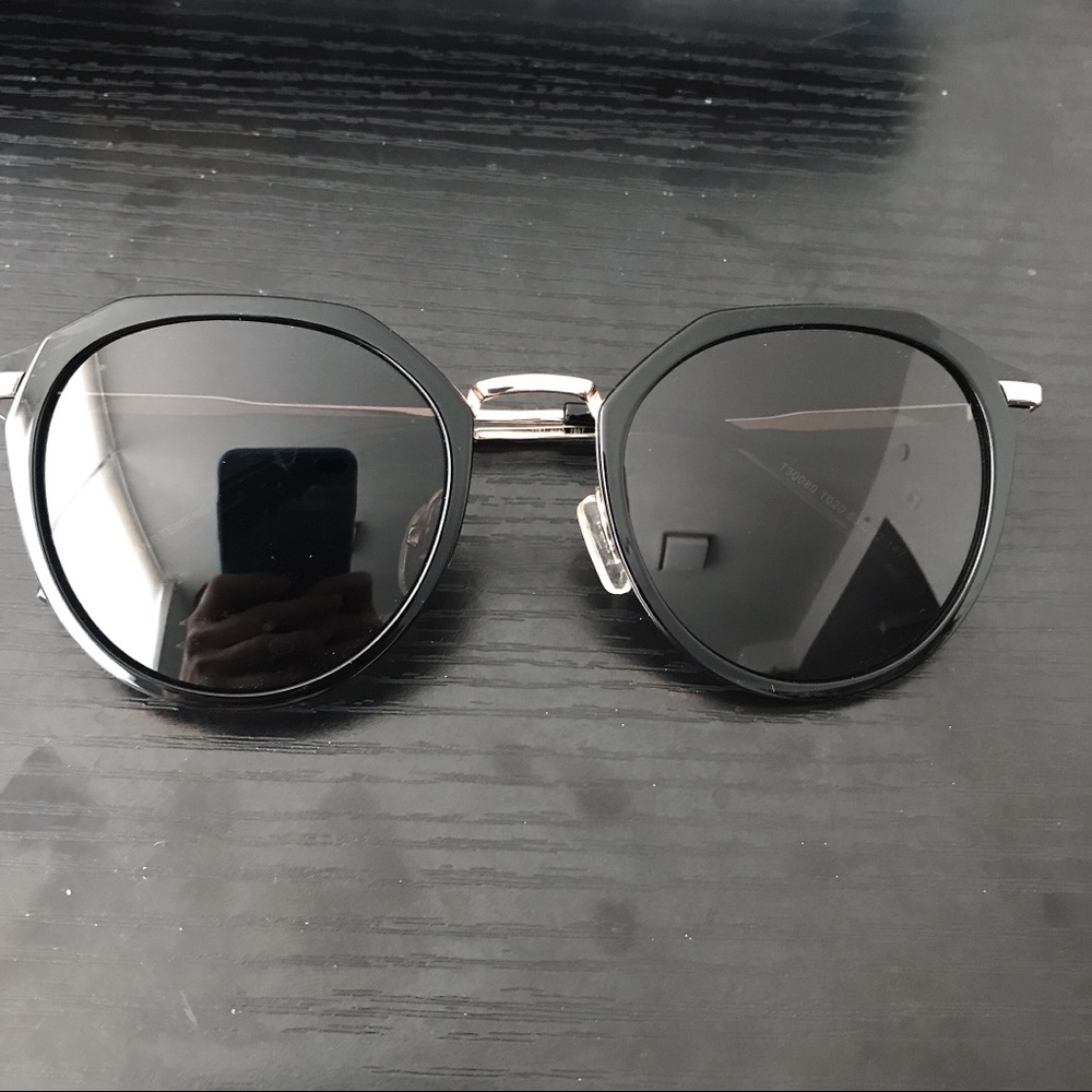 Black/gold sunglasses